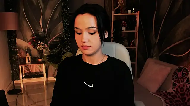 MonicaFarmer online show from October 6, 2025, 5:32 pm