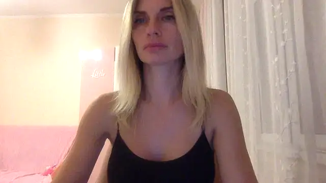 KarelliaStar online show from September 28, 2025, 5:29 pm