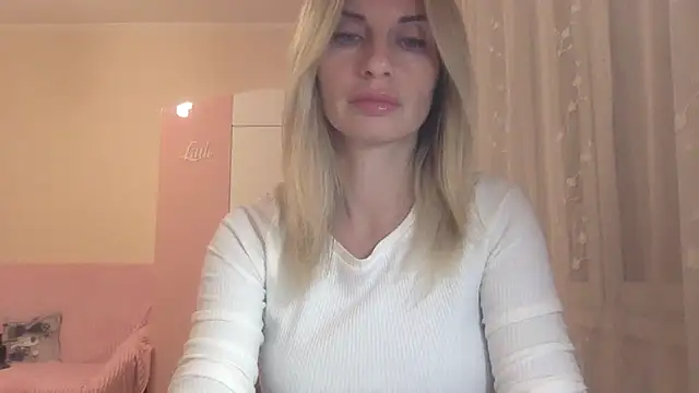 KarelliaStar online show from October 12, 2025, 3:55 pm