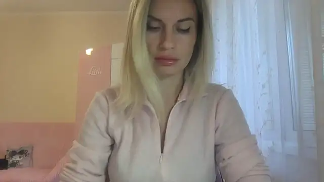 KarelliaStar online show from October 13, 2025, 7:19 am