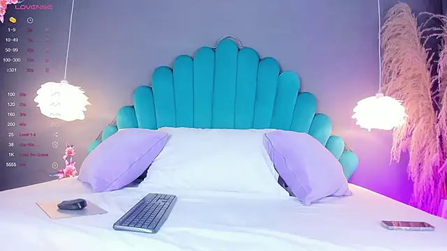 LunaBloomn online show from October 21, 2025, 5:13 pm