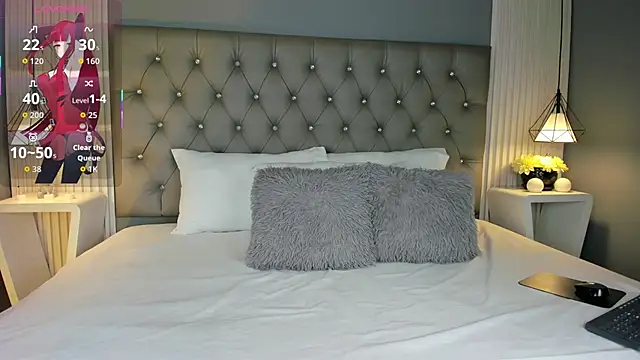 LunaBloomn online show from November 15, 2025, 5:09 pm