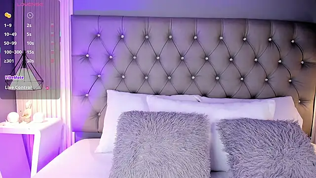 LunaBloomn online show from March 12, 2026, 5:08 pm