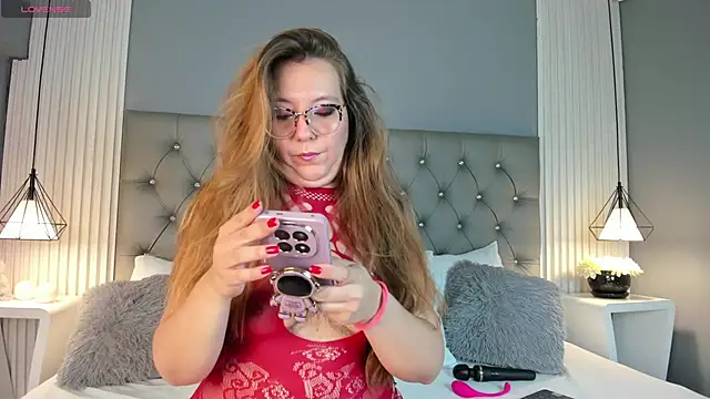 SamantaHarvey online show from October 18, 2025, 3:42 am