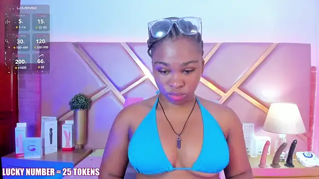 SophieSinclair online show from March 3, 2026, 12:44 pm