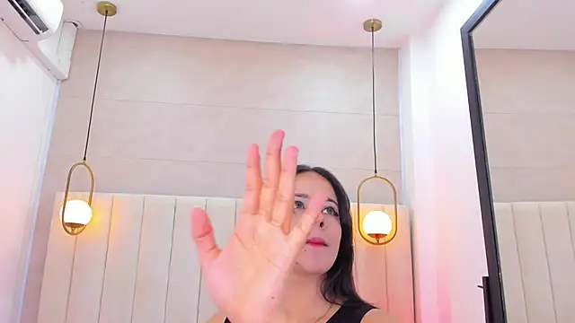 Snapshot of Dream_nena chatting on November 3, 2025, 8:21 pm Dream nena online show from November 3, 2025, 8:21 pm