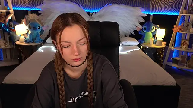 FoxyMayy online show from November 26, 2025, 1:56 pm