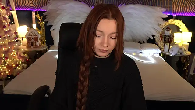 FoxyMayy online show from December 18, 2025, 2:01 pm