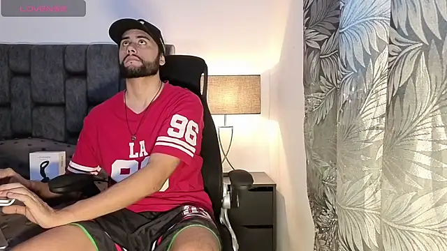 Snapshot of Thomas_redcol chatting on October 29, 2025, 9:16 pm Thomas redcol online show from October 29, 2025, 9:16 pm