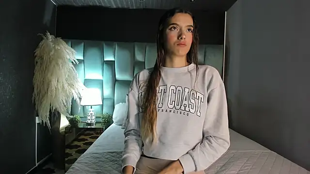 CarolinaaGomezz online show from October 17, 2025, 11:02 am