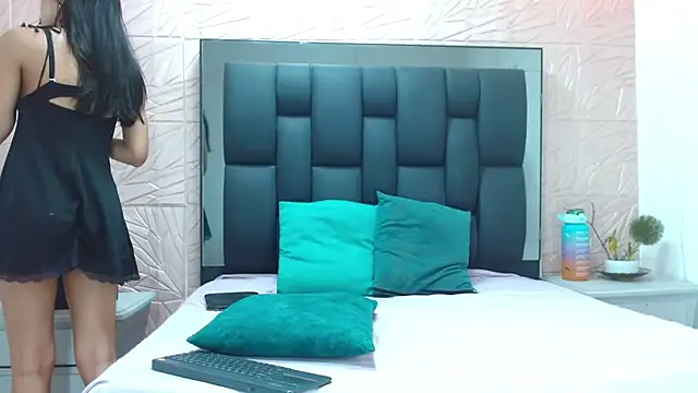 Tinita  online show from October 21, 2025, 1:56 pm