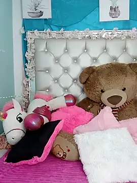 ZARAY 1118 online show from October 13, 2025, 8:09 pm