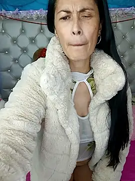 ZARAY 1118 online show from October 14, 2025, 8:42 pm