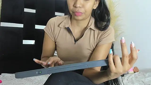 Snapshot of Maeve6721 chatting on October 18, 2025, 10:49 am Maeve6721 online show from October 18, 2025, 10:49 am