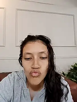 Snapshot of ArielBlossom___ chatting on October 2, 2025, 11:17 am ArielBlossom online show from October 2, 2025, 11:17 am