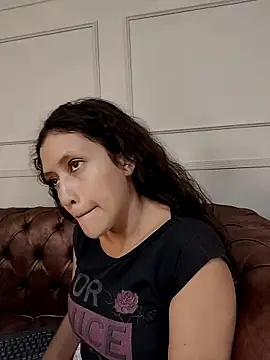 Snapshot of ArielBlossom___ chatting on October 15, 2025, 11:10 am ArielBlossom online show from October 15, 2025, 11:10 am