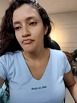 Snapshot of ArielBlossom___ chatting on October 26, 2025, 11:16 am ArielBlossom online show from October 26, 2025, 11:16 am