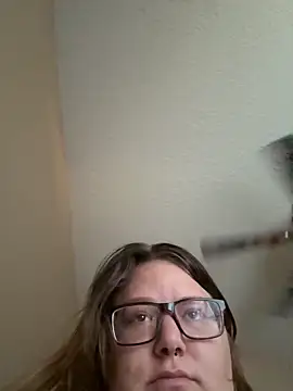 amberlynntun online show from November 18, 2025, 9:19 pm