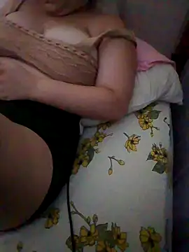 luablancax2021 online show from October 23, 2025, 7:45 pm