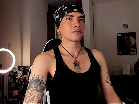 Snapshot of guynextdo0r chatting on October 1, 2025, 6:36 pm guynextdo0r online show from October 1, 2025, 6:36 pm