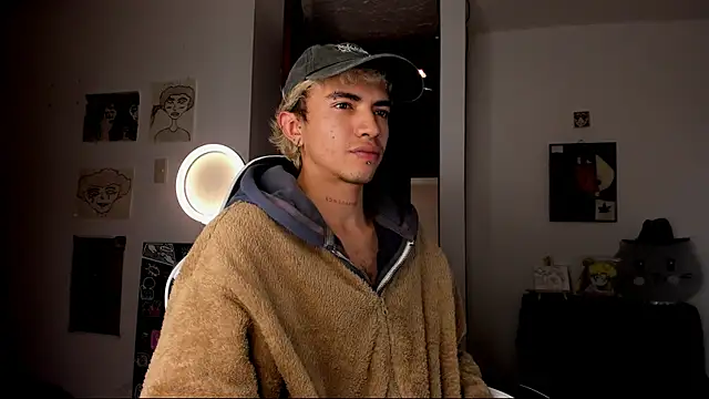 Snapshot of guynextdo0r chatting on October 7, 2025, 9:17 am guynextdo0r online show from October 7, 2025, 9:17 am