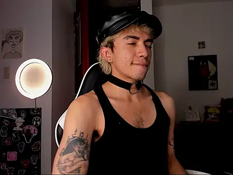 Snapshot of guynextdo0r chatting on October 10, 2025, 6:29 pm guynextdo0r online show from October 10, 2025, 6:29 pm