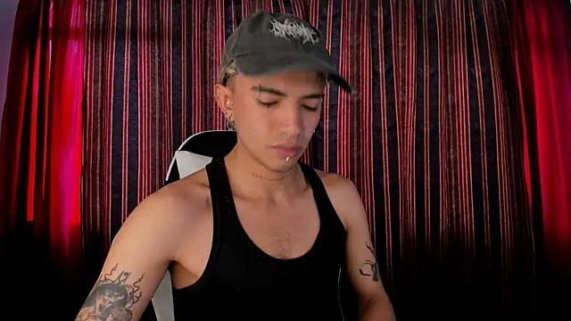 Snapshot of guynextdo0r chatting on November 6, 2025, 8:10 pm guynextdo0r online show from November 6, 2025, 8:10 pm