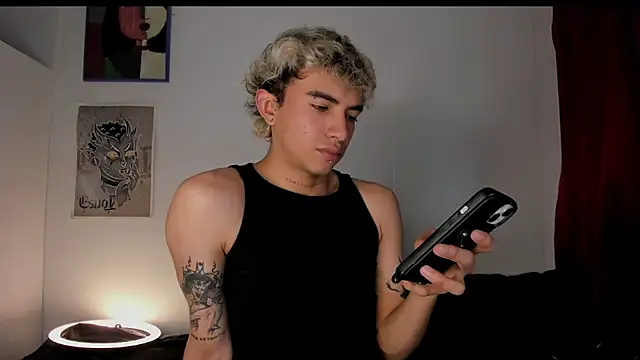 guynextdo0r online show from January 18, 2026, 10:35 pm