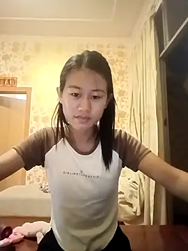 luy-xinh02 online show from September 18, 2025, 12:29 pm