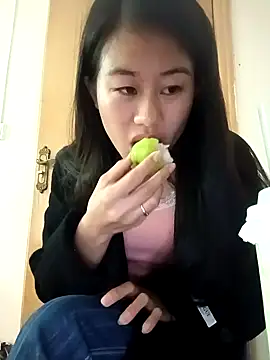 luy-xinh02 online show from November 1, 2025, 3:52 am