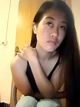 luy-xinh02 online show from November 5, 2025, 10:32 pm