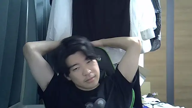 Snapshot of aokunvvv chatting on October 16, 2025, 4:19 pm aokunvvv online show from October 16, 2025, 4:19 pm