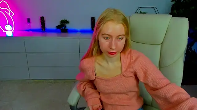 Alina Blonde online show from October 12, 2025, 5:39 am