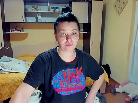 Snapshot of Soffy_Skye chatting on February 9, 2026, 5:00 am Soffy Skye online show from February 9, 2026, 5:00 am