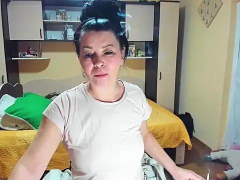 Snapshot of Soffy_Skye chatting on February 15, 2026, 5:37 am Soffy Skye online show from February 15, 2026, 5:37 am