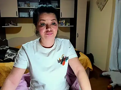 Snapshot of Soffy_Skye chatting on February 19, 2026, 3:46 am Soffy Skye online show from February 19, 2026, 3:46 am