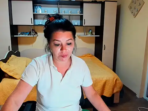 Snapshot of Soffy_Skye chatting on June 19, 2026, 4:28 am Soffy Skye online show from June 19, 2026, 4:28 am