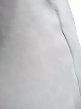 Lauraa-a online show from October 21, 2025, 11:27 pm