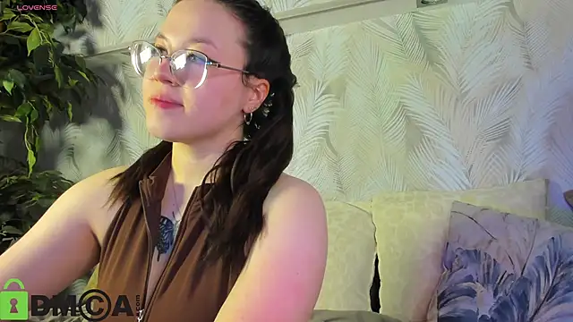 Snapshot of Krysadapp chatting on June 1, 2026, 7:32 am Krysadapp online show from June 1, 2026, 7:32 am