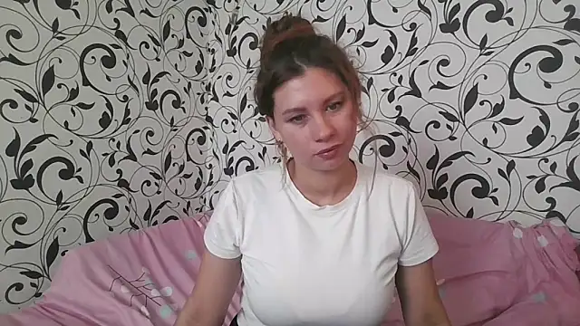Snapshot of YourEmilie chatting on October 8, 2025, 8:01 am YourEmilie online show from October 8, 2025, 8:01 am