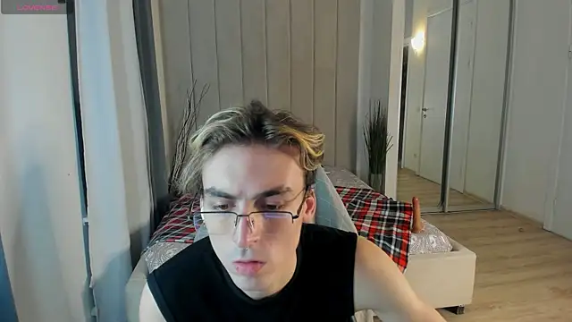 Snapshot of OLIVER__MARTINEZ chatting on September 24, 2025, 8:12 pm OLIVER MARTINEZ online show from September 24, 2025, 8:12 pm