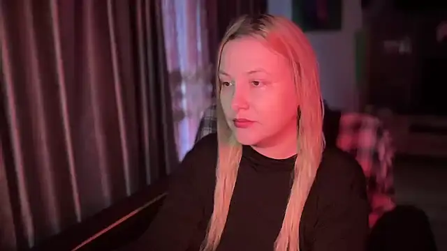 Snapshot of BikiHellena chatting on November 2, 2025, 5:54 am BikiHellena online show from November 2, 2025, 5:54 am