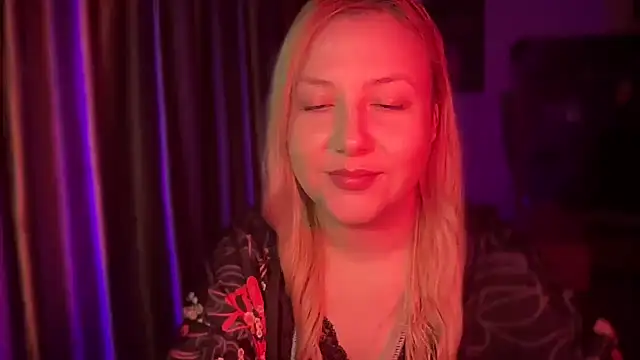 Snapshot of BikiHellena chatting on November 10, 2025, 3:05 am BikiHellena online show from November 10, 2025, 3:05 am