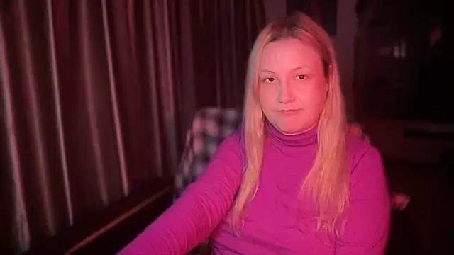 Snapshot of BikiHellena chatting on November 26, 2025, 7:04 pm BikiHellena online show from November 26, 2025, 7:04 pm