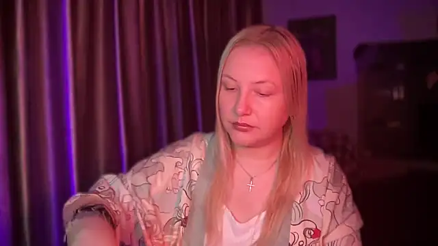 Snapshot of BikiHellena chatting on December 21, 2025, 9:49 am BikiHellena online show from December 21, 2025, 9:49 am