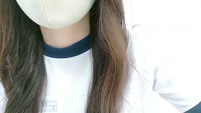  Mia land  online show from October 27, 2025, 1:04 pm