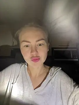 MartaLuna  online show from November 8, 2025, 7:34 pm