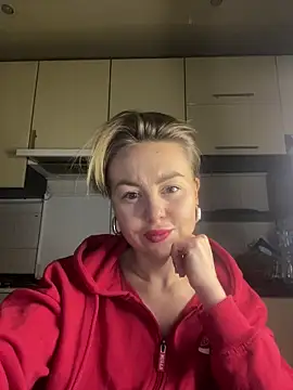 MartaLuna  online show from February 5, 2026, 10:25 pm