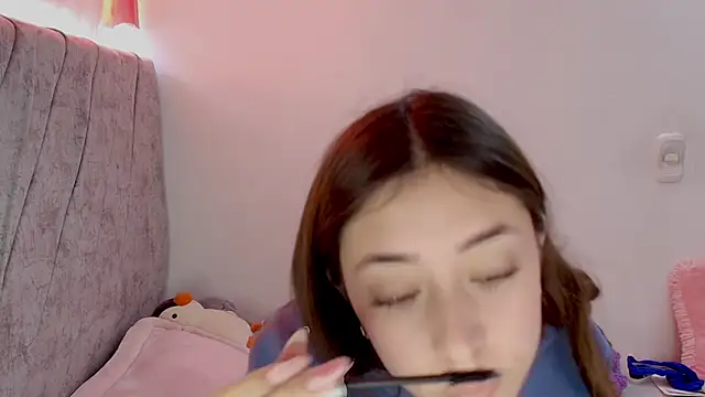 Snapshot of kimmy_vegga2 chatting on October 15, 2025, 12:27 pm kimmy vegga2 online show from October 15, 2025, 12:27 pm