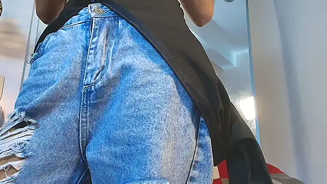 emma hearths online show from October 31, 2025, 4:08 pm